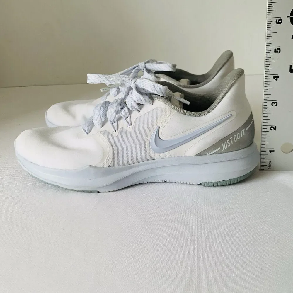 Nike Shoes In Season TR-8 Women 7.5 White Half Blue‎ Athletic Training Sneaker